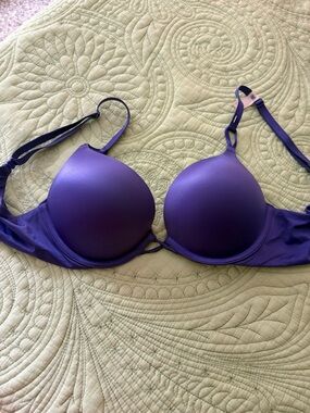 Victoria’s Secret bombshell add 2 cups push up bra 32B